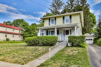 29 Hall Ave, Nashua, NH 03064