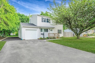 38 18th Ave, Bay Shore, NY 11706