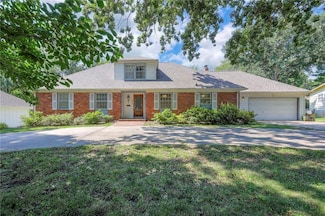 4705 W 81st St, Prairie Village, KS 66208