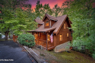 718 Kings Hills Blvd, Pigeon Forge, TN 37863