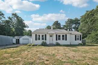 10 Taunton St, Middleboro, MA 02346