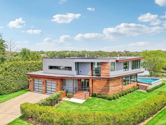 61 Harbor Dr, Sag Harbor, NY 11963