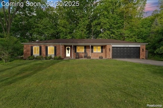 2412 Keylon Dr, West Bloomfield, MI 48324