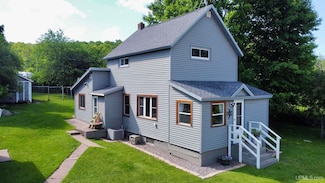 235 Houghton St, Ishpeming, MI 49849