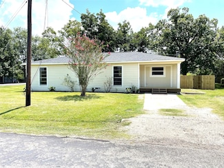 230 E New York St, Brazoria, TX 77422