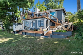 7027 Goldenrod Ave NE, Rockford, MI 49341