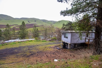 31032 Thunderbird Dr, Lenore, ID 83541