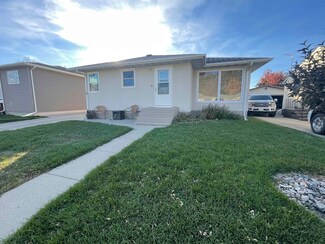 9 20th St NW, Minot, ND 58703