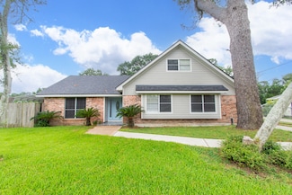 607 Pine Cir, Seabrook, TX 77586