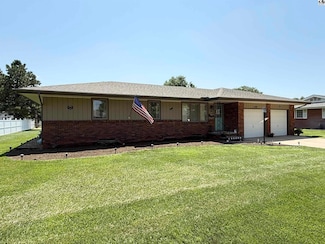 1109 W 24th Ave, Hutchinson, KS 67502
