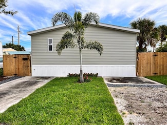2848 Banyan Ln, West Palm Beach, FL 33403
