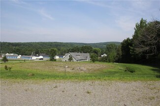 10 Overlook Dr, Canaan, ME 04924
