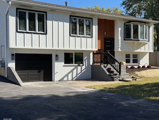 7209 Hawthorne Ave, Woodridge, IL 60517