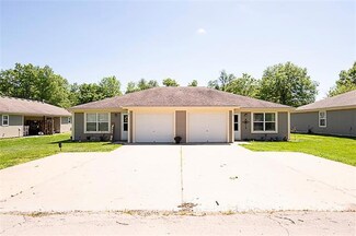 15 E 8th St, Adrian, MO 64720