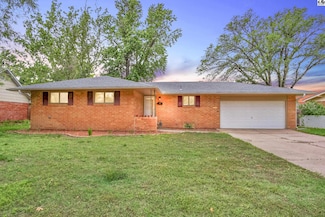 605 Catalina Dr, Hutchinson, KS 67502