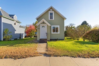 307 W 4th St, Winthrop, MN 55396