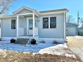 2011 W 11th St, Grand Island, NE 68803