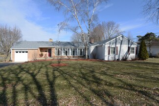 1001 N Division St, Harvard, IL 60033