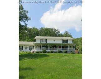 955 Evergreen Rd, Fraziers Bottom, WV 25082