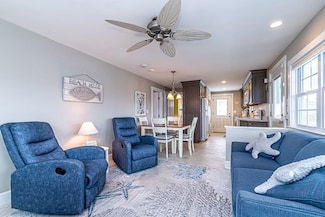 17 Cole St Unit 2, Hampton, NH 03842