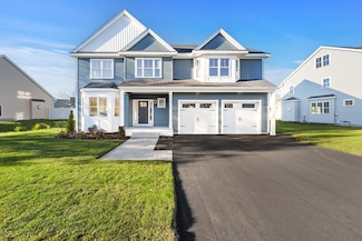 6 Callahan Dr, Woburn, MA 01801