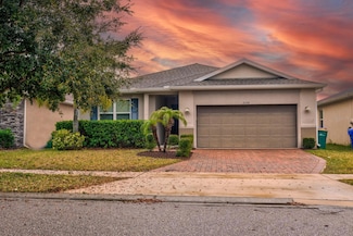 3194 Bayou Ln, Tavares, FL 32778