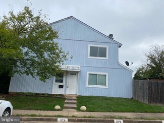1005 Queens Ct, Herndon, VA 20170