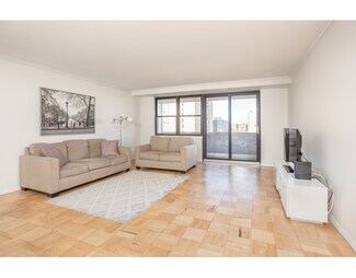 2 Hawthorne Place Unit 9R, Boston, MA 02114