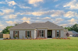 66 Lakeland Cir, Petal, MS 39465