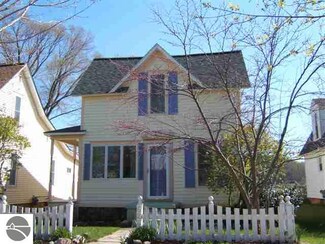 626 Forest Ave, Frankfort, MI 49635