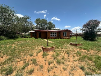 411 S Trevino St, Pearsall, TX 78061