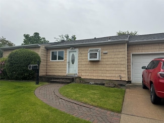 139 Charlotte Place, Plainview, NY 11803