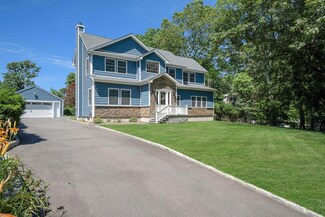 206 Brooksite Dr, Smithtown, NY 11787