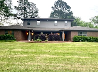 122 S Buckingham St, Okolona, MS 38860