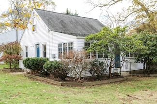 110 Winterberry Rd, Saunderstown, RI 02874