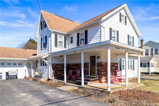 75 Montezuma St, Lyons, NY 14489