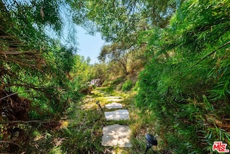 22760 Chamera Ln, Topanga, CA 90290