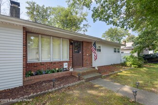 812 Manor Dr, Stroudsburg, PA 18360