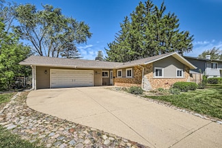 1360 Gentry Rd, Hoffman Estates, IL 60169