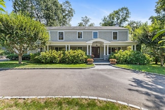 6 Fox Hollow Ln, Cos Cob, CT 06807