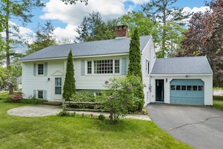 2 Hidden Ln, Kennebunk, ME 04043