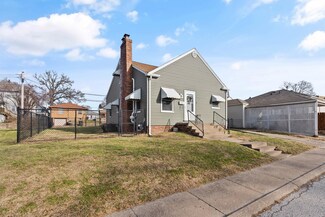 1311 E 4th St, Muscatine, IA 52761
