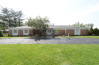375 Pebble Acres Dr, Saint Louis, MO 63141