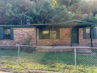 214 Silk Stocking Loop, van Lear, KY 41265