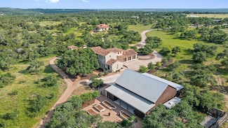 418 Cattle Trail Dr, Dripping Springs, TX 78620