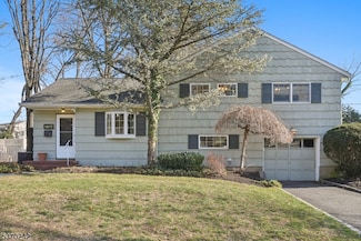121 Squire Hill Rd, Montclair, NJ 07043