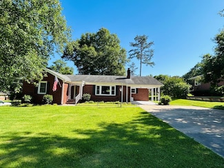 201 Sunset Dr, Abbeville, SC 29620