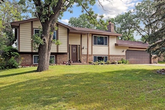 153 Egret Blvd NW, Coon Rapids, MN 55448