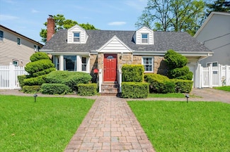 347 Star St, East Meadow, NY 11554