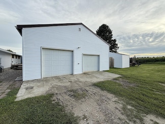 421 9th Ave, Madison, MN 56256